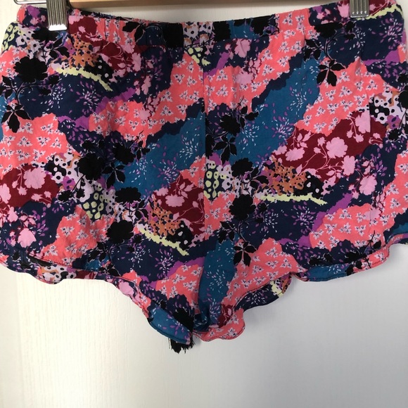 Victoria’s Secret Frill Sleep short - Picture 2 of 6